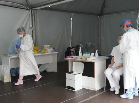 Euskadi registra un nuevo máximo de positivos, con 1.547 contagios más Euskadi registra un nuevo máximo de positivos, con 1.547 contagios más