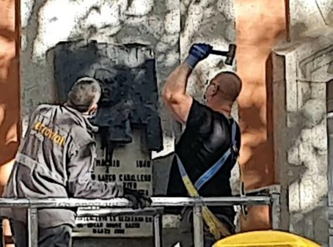 El PSOE recurre la retirada de los elementos de homenaje a Prieto y Largo Caballero El PSOE recurre la retirada de los elementos de homenaje a Prieto y Largo Caballero