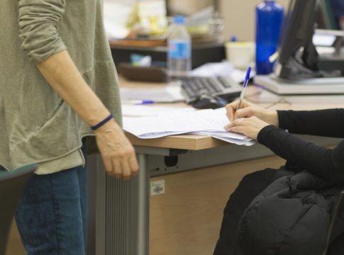 El PP pide acabar con los límites a la contratación de empleados públicos en 2021 El PP pide acabar con los límites a la contratación de empleados públicos en 2021