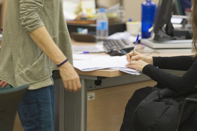 El PP pide acabar con los límites a la contratación de empleados públicos en 2021