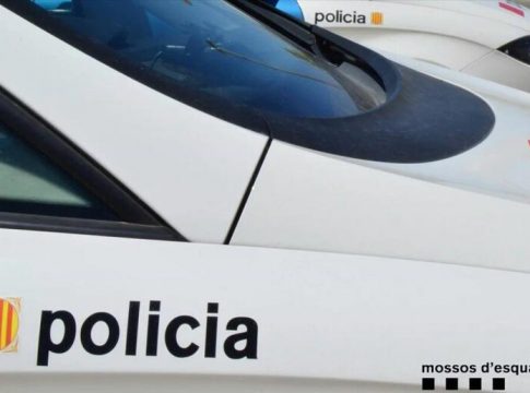 Un hombre mata a su pareja y se entrega a la Policía Local en Lloret (Girona) Un hombre mata a su pareja y se entrega a la Policía Local en Lloret (Girona)