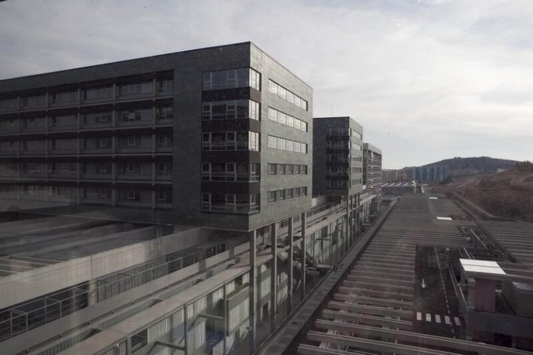 El Universitario de Burgos suspende las operaciones colapsado de pacientes con COVID