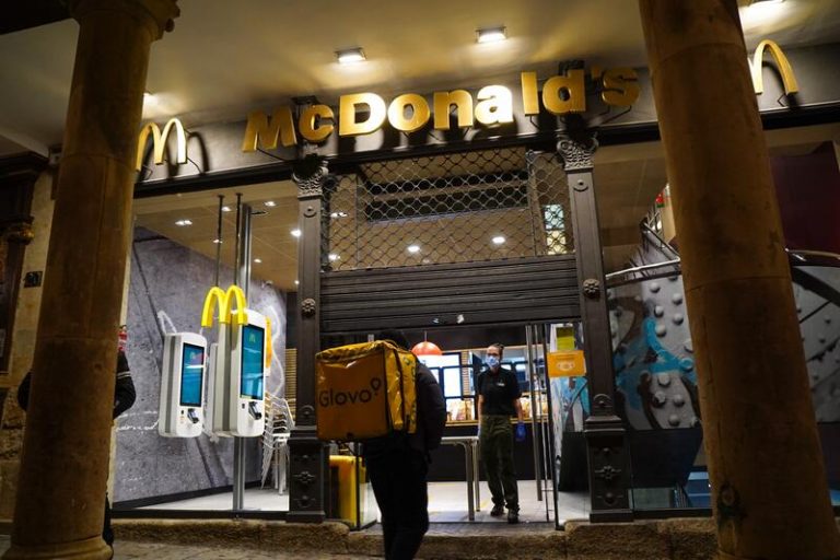 Hostelería y plataformas digitales piden que la recogida y entrega a domicilio sea esencial