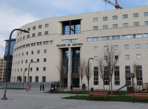 La Audiencia de Navarra condena a 5 años de prisión a un acusado de violar a una amiga La Audiencia de Navarra condena a 5 años de prisión a un acusado de violar a una amiga