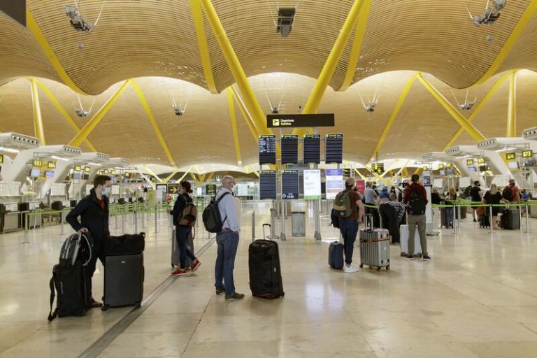 Aeropuertos de Aena registraron un 81,9% menos de pasajeros en octubre