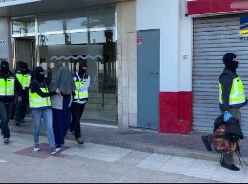 La Policía detiene en Valencia a una joven que quería unirse a DAESH en Siria La Policía detiene en Valencia a una joven que quería unirse a DAESH en Siria