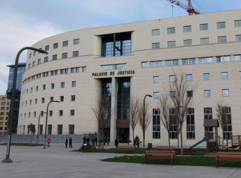 El acusado de tirar a su madre de un cuarto piso en Pamplona será internado 21 años El acusado de tirar a su madre de un cuarto piso en Pamplona será internado 21 años