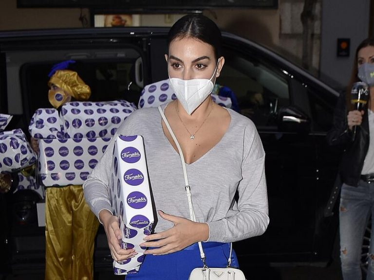 Georgina Rodríguez, emocionada en el Rastrillo Nuevo Futuro: 