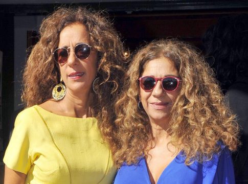 Rosario y Lolita Flores recuerdan a su hermano en su 59 cumpleaños Rosario y Lolita Flores recuerdan a su hermano en su 59 cumpleaños