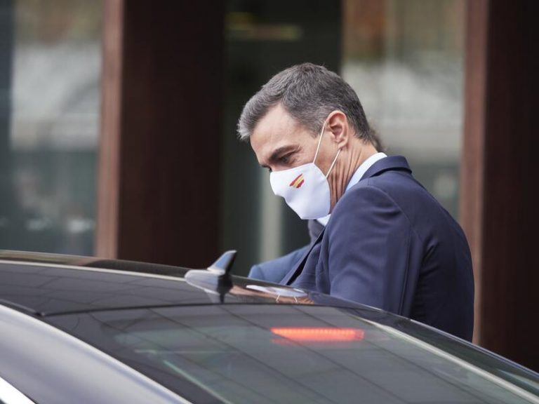 Sánchez acusa a Casado de recurrir al 