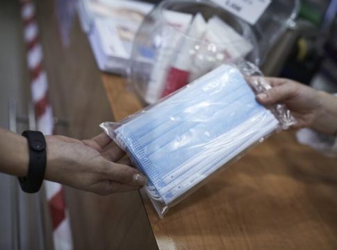 El precio de las mascarillas quirúrgicas ya no podrá superar los 0,62 céntimos El precio de las mascarillas quirúrgicas ya no podrá superar los 0,62 céntimos