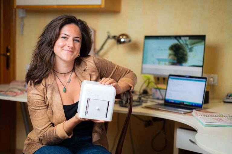 Judit Giró recibe el 'James Dyson Award' por su trabajo contra el cáncer de mama