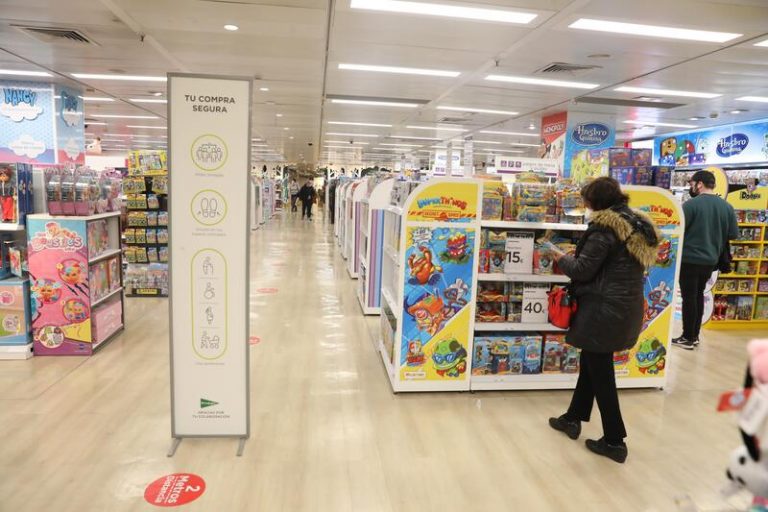 El Corte Inglés anticipa a este lunes la campaña del 'Black Friday'