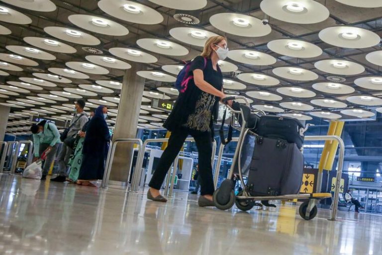 España ya exige PCR negativa a viajeros internacionales
