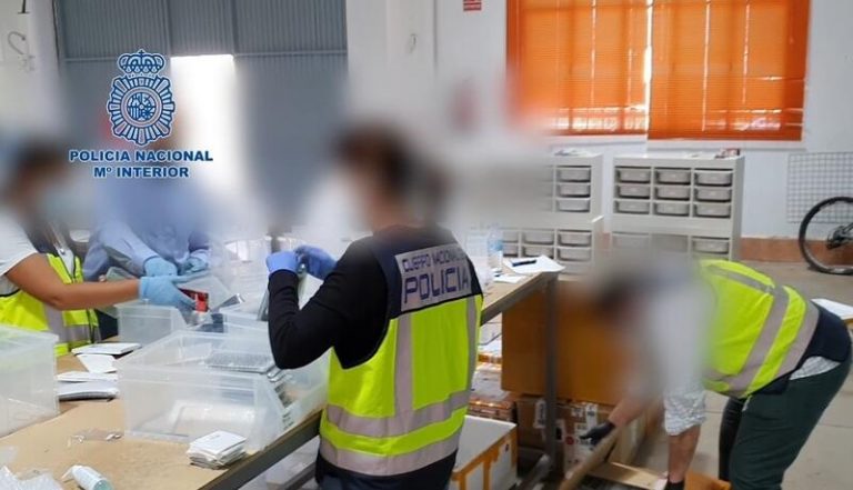 Intervienen en Málaga miles de componentes de telefonía falsificados