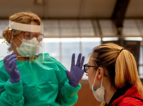 Andalucía supera las 4.000 muertes por Covid al sumar 74 en 24 horas Andalucía supera las 4.000 muertes por Covid al sumar 74 en 24 horas