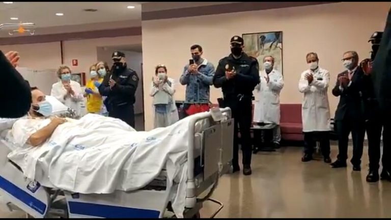 Sale del hospital casi tres meses después el policía arrollado por narcos en Algeciras