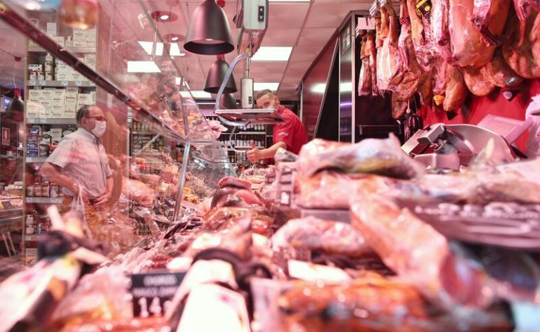 El IPC se mantiene en el -0,8% tras subir la luz y bajar el precio de los alimentos