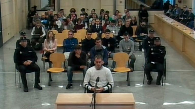 Jóvenes en prisión por agredir a la Guardia Civil podrán salir para estudiar Psicología y trabajar