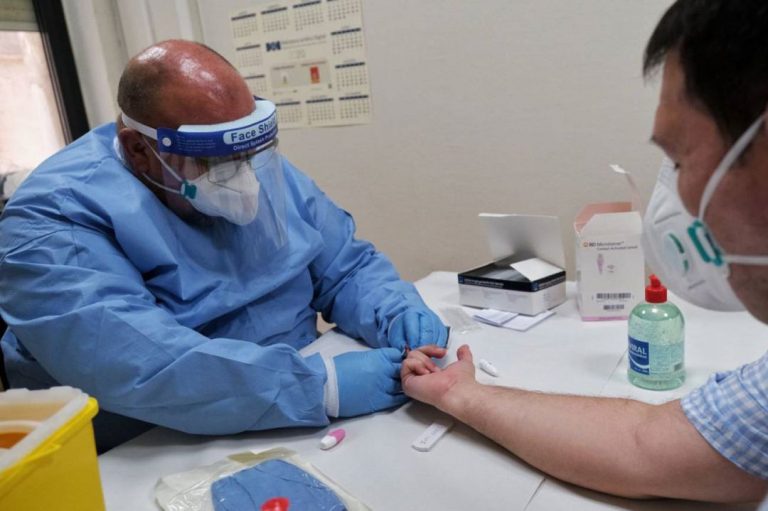 La incidencia de la COVID-19 en Baleares modera su crecimiento en la última semana