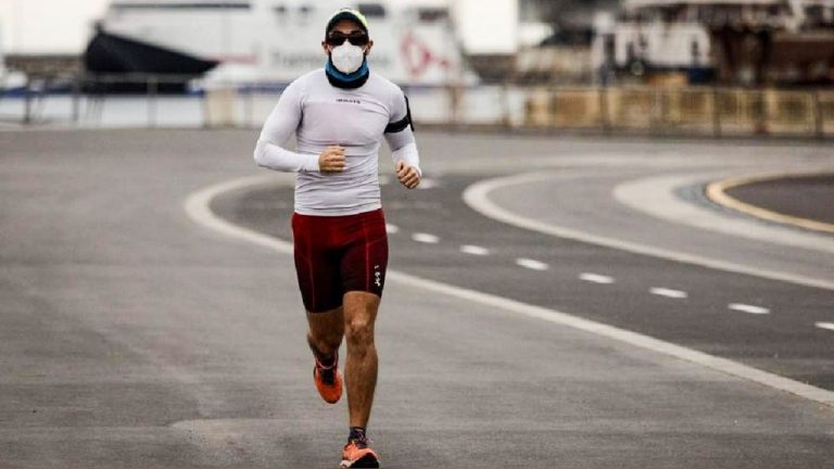 Las mascarillas no reducen el rendimiento ni los niveles de oxígeno haciendo ejercicio