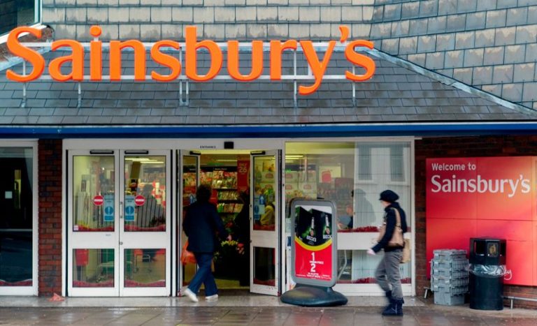 Supermercados Sainsbury's recortarán 3.500 empleos por el cambio de hábitos de los consumidores