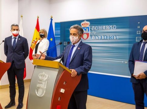 Rueda de prensa del presidente Miguel Ángel Revilla para anunciar el cierre de Cantabria