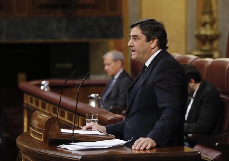 PP pide la dimisión de Illa, al que acusa de esconderse tras las CCAA y ser 