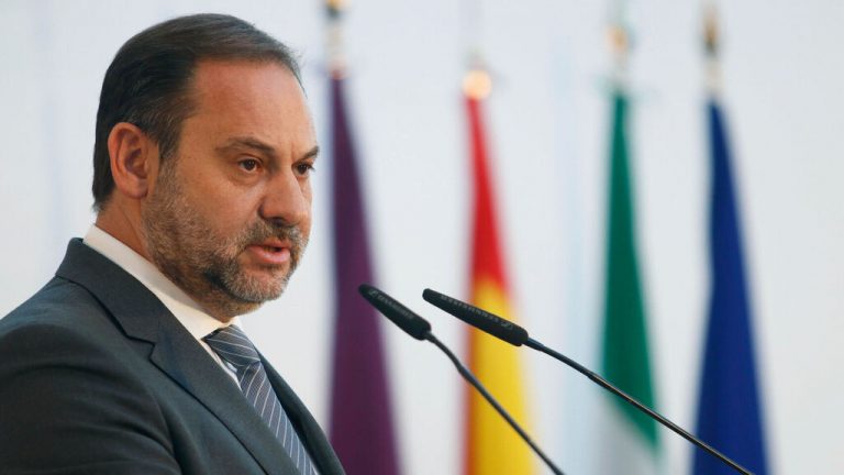 Ábalos dice que regular los alquileres pasa por tener equilibrio entre el derecho a la vivienda y el mercado