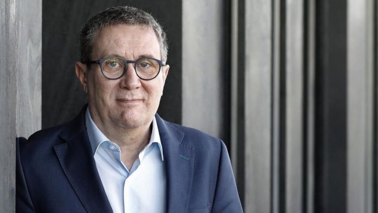 Luisgé Martín gana el Premio Herralde de Novela con 'Cien noches'