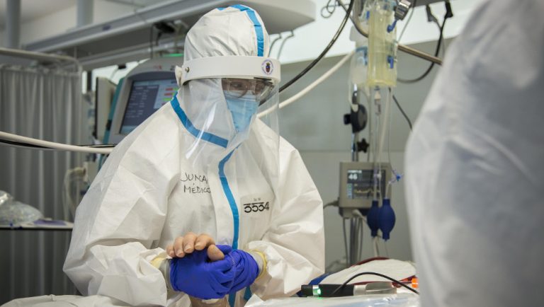Cantabria suma 128 casos y experimenta una 