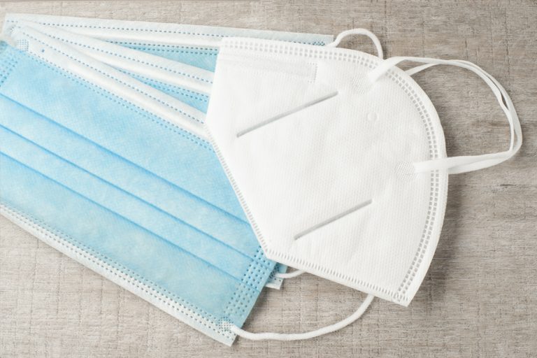 Familias de España piden al Gobierno que asuma parte del coste de las mascarillas