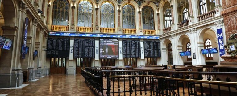 El Ibex 35 logra cerrar en positivo (+0,26%) y aguanta sobre los 8.100 puntos