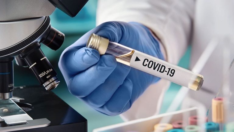 Andalucía suma 1.455 casos y 37 muertes y baja de 500 ingresos UCI