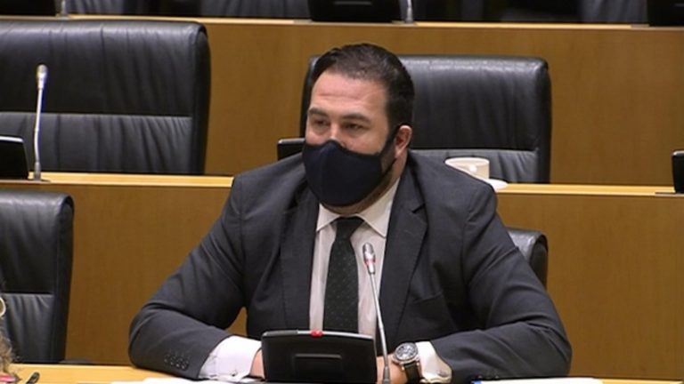 La mayoría de la Cámara vasca vuelve a rechazar debatir una iniciativa de Vox