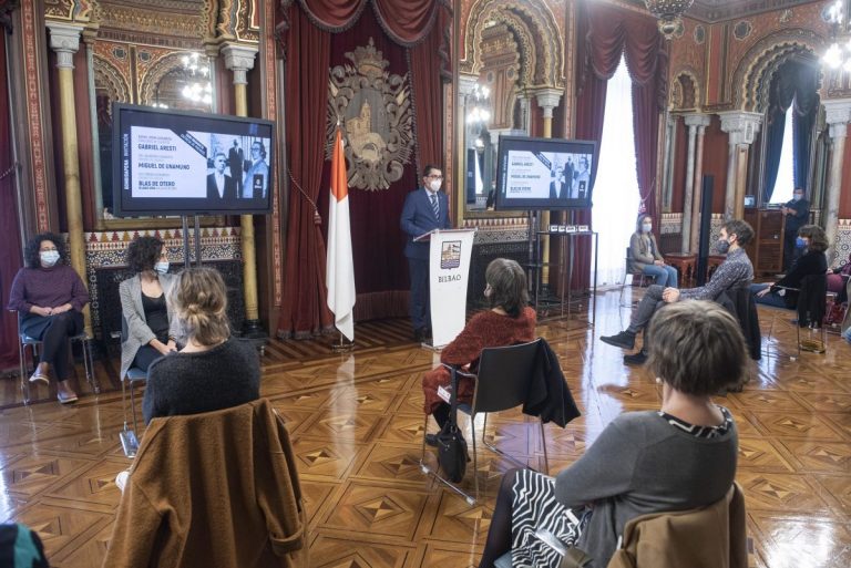 Ayutamiento de Bilbao hace entrega de los premios Blas de Otero y el Miguel de Unamuno