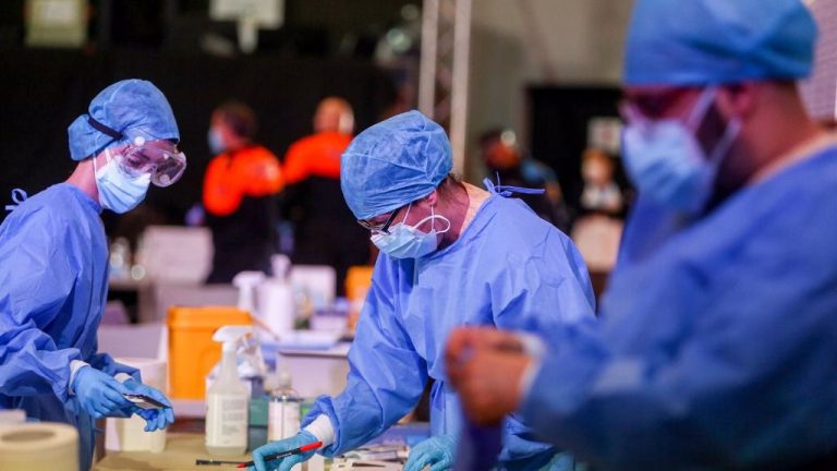 Sanidad notifica 18.669 nuevos casos de COVID-19 y 238 muertes más