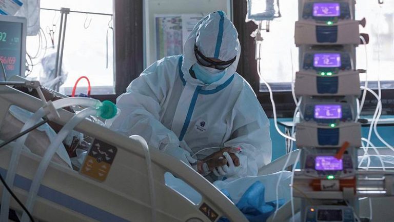 Los pacientes en UCI en Galicia siguen aumentando y son ya 74 de los 482 hospitalizados