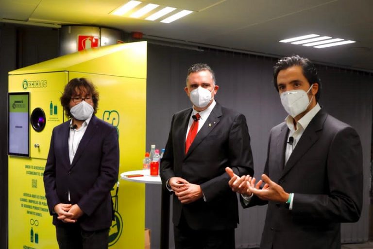 Ecoembes y FGC instalan en las estaciones de tren máquinas de reciclaje