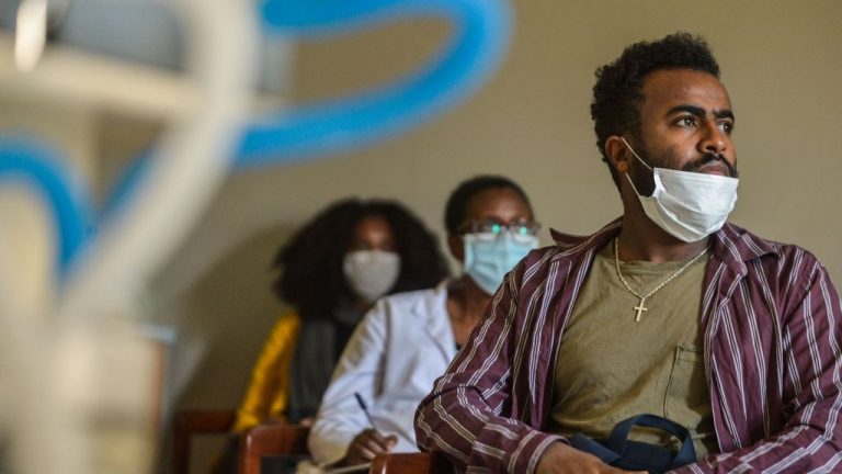 La OMS avisa del impacto que está provocando el Covid-19 en los sistemas sanitarios de África