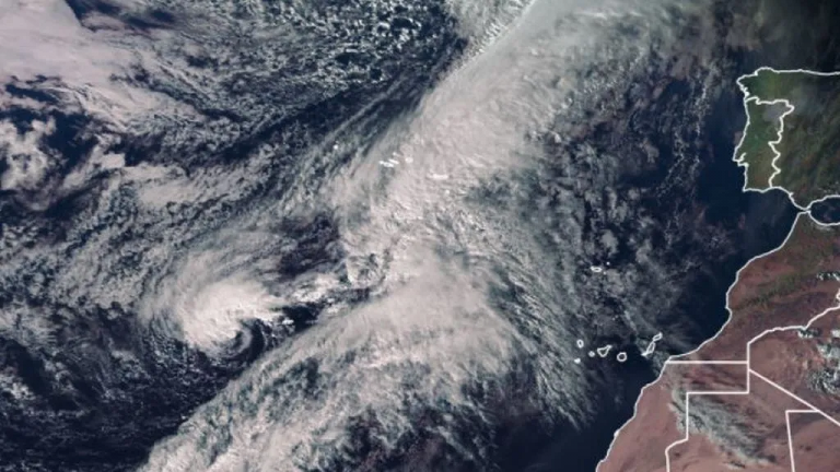 La tormenta tropical 'Theta' se dirige hacia Canarias tras modificar su trayectoria