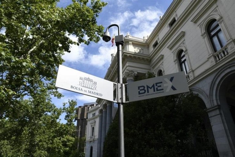 El Ibex 35 despierta con una caída del 0,13% y se aferra a los 8.100 enteros