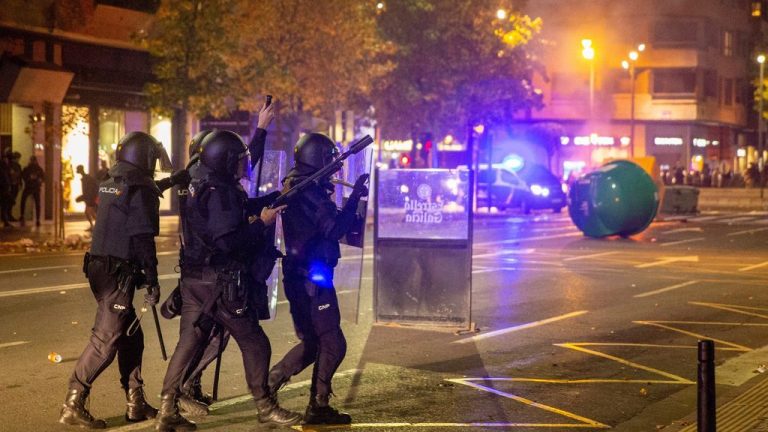 Siete policías heridos y seis detenidos tras los disturbios de esta tarde en Logroño