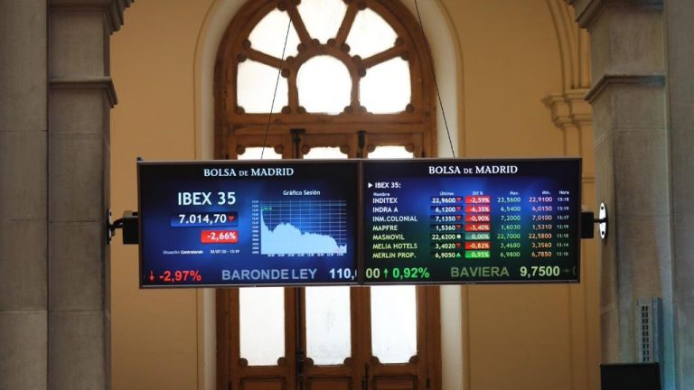 El Ibex 35 se impulsa un 2% al cierre y conquista los 8.100 puntos