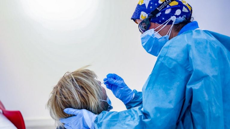 Canarias registra 135 nuevos casos y dos muertes más