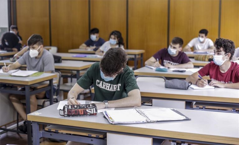 Una treintena de aulas volverán a sus centros educativos en Extremadura