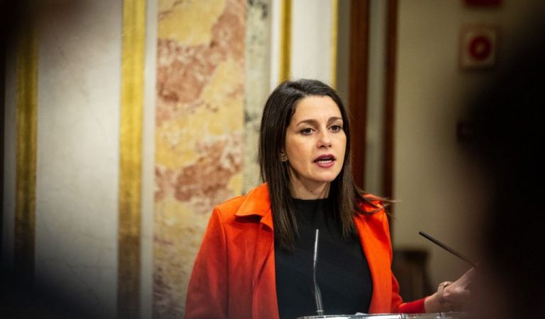 Arrimadas ignora las críticas de Girauta y De Quinto y dice que Cs no se sumará a la 