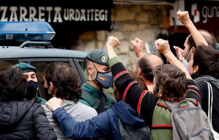 PSE-EE, PP+Cs y Vox critican un programa de ETB sobre la Guardia Civil