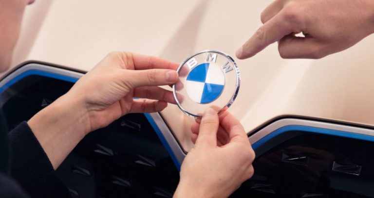 BMW desarrolla un traje de alas con motor eléctrico