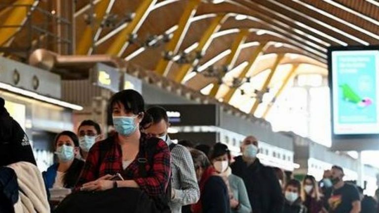 España exigirá a los viajeros internacionales de países de riesgo una PCR negativa